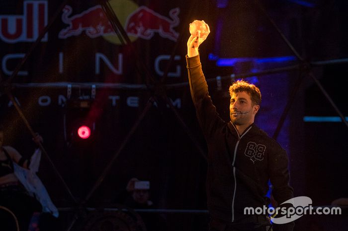 Daniel Ricciardo, Red Bull Racing en el Ofrendomo personificado de calavera