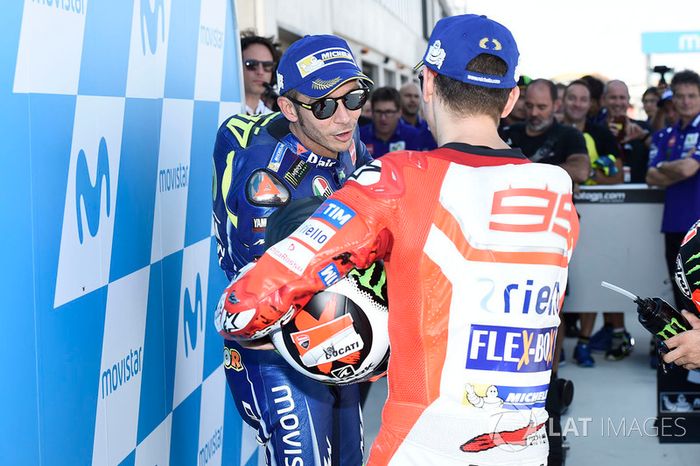 Lorenzo felicita a Rossi tras su increíble gesta reapareciendo 20 días después de una grave lesión