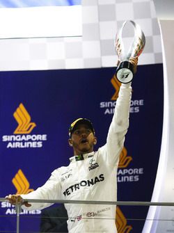 Podium: race winner Lewis Hamilton, Mercedes AMG F1