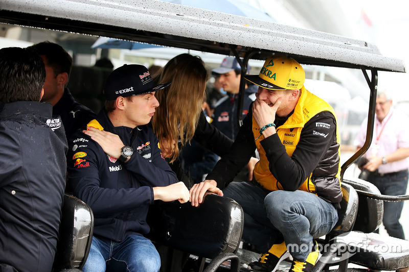 Max Verstappen, Red Bull, y Nico Hulkenberg, Renault Sport F1 Team