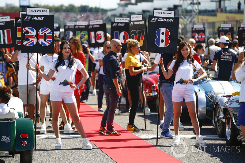 Grid girl nella drivers parade