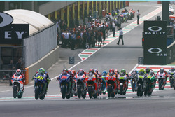 Start: Valentino Rossi, Yamaha Factory Racing, führt