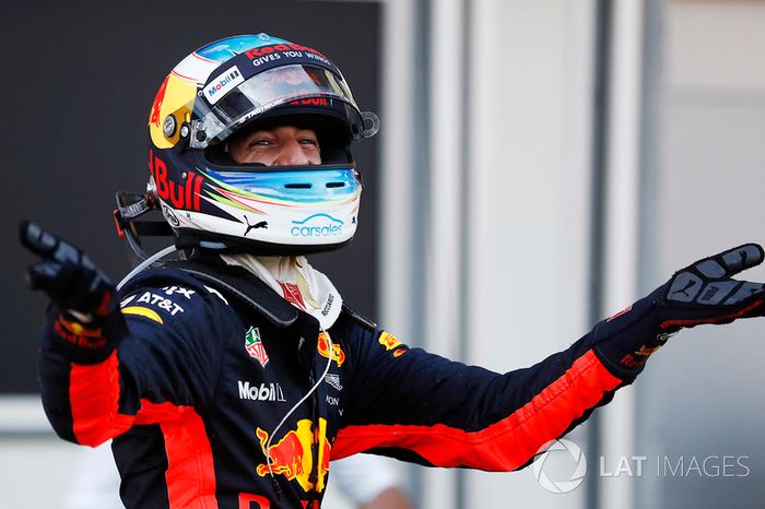 Daniel Ricciardo, Red Bull Racing, celebra su victoria en parc ferme