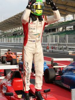 Pemenang Race 1: Jordan Love (AUS)