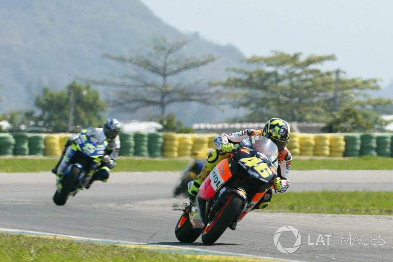 <img src="http://cdn-1.motorsport.com/static/custom/car-thumbs/MOTOGP_2017/RIDERS_NUMBERS/Rossi.png" width="55" /> 30. Гран Прі Ріо-2003