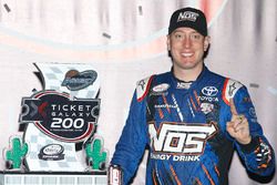 Race winner Kyle Busch, Joe Gibbs Racing Toyota