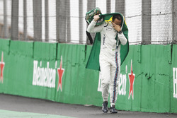 Felipe Massa, Williams, camina con la bandera brasileña