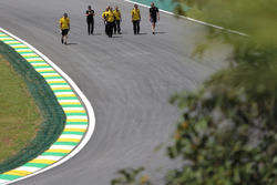 Ознакомление с трассой: Сергей Сироткин, тест-пилот Renault Sport F1