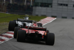 Valtteri Bottas, Mercedes AMG F1 W08, Sebastian Vettel, Ferrari SF70H
