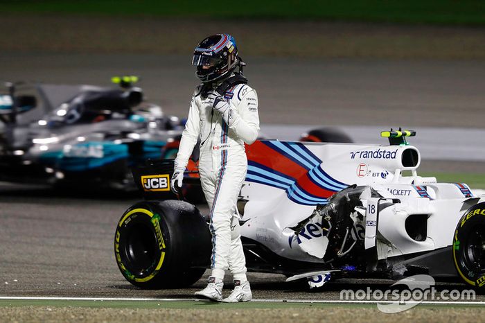 Lance Stroll, Williams FW40 y Valtteri Bottas, Mercedes AMG F1 W08