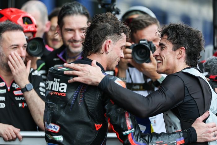 Marc Marquez, Ducati Team, Marco Bezzecchi, Aprilia Racing