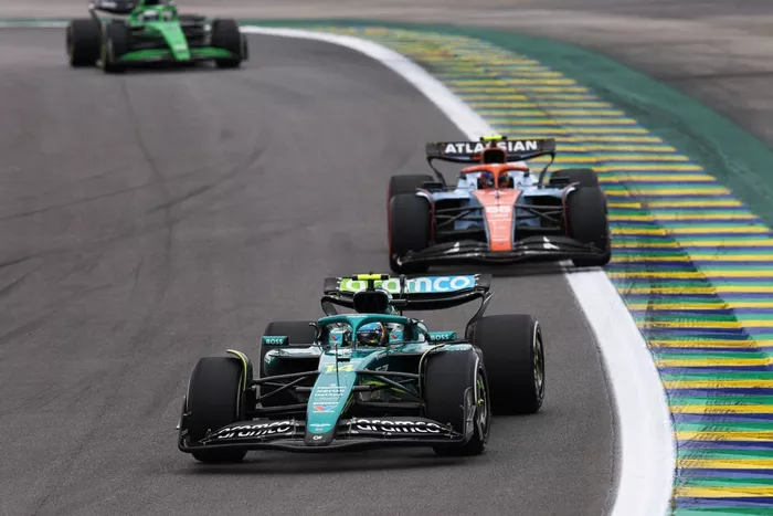 Fernando Alonso, Aston Martin Racing, Carlos Sainz, Williams