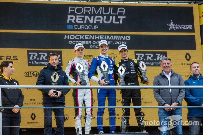 Podio di gara 2: secondo classificato Oscar Piastri, R-ACE GP, terzo classificato Caio Collet, R-ACE GP