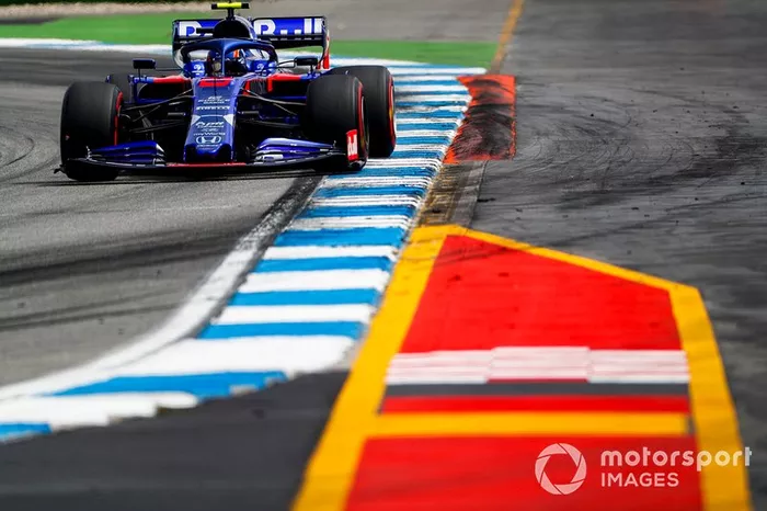 17 - Alexander Albon, Toro Rosso STR14 - 1'13.461