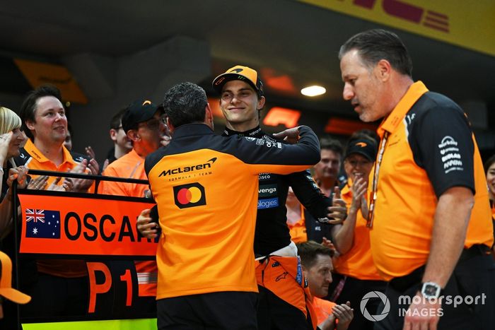 Oscar Piastri, McLaren, Andrea Stella, McLaren, Zak Brown, McLaren