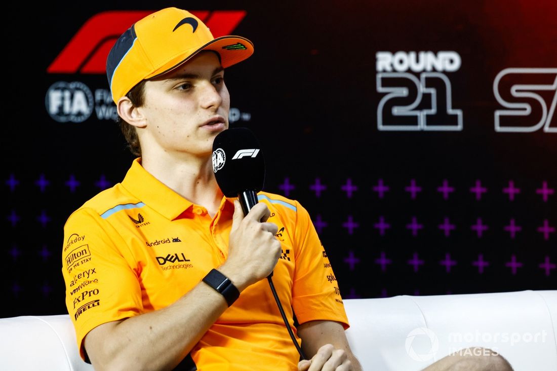 Oscar Piastri, McLaren F1 Team, en la rueda de prensa