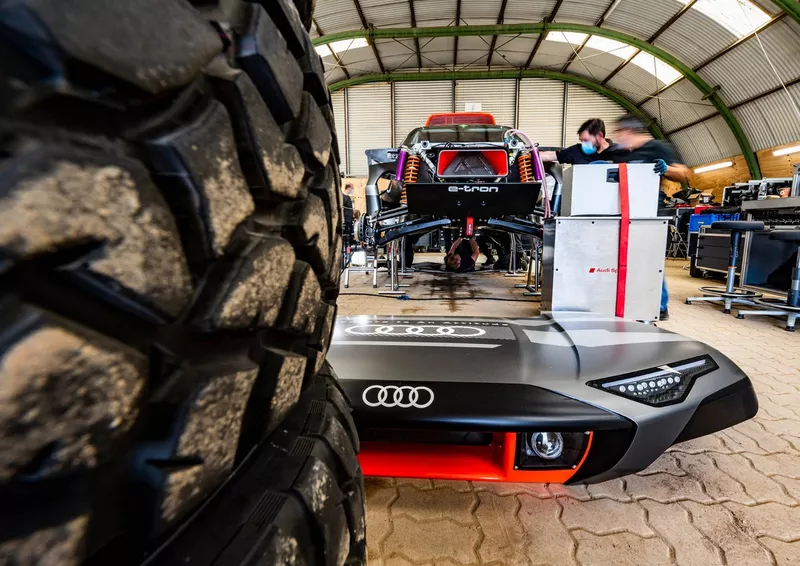 Audi RS Q e-tron dettaglio anteriore