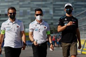 Albert Lau, Race Engineer, Mercedes Benz EQ, Nyck de Vries, Mercedes Benz EQ, on the track walk