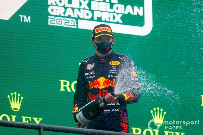 Podio: ganador Max Verstappen, Red Bull Racing