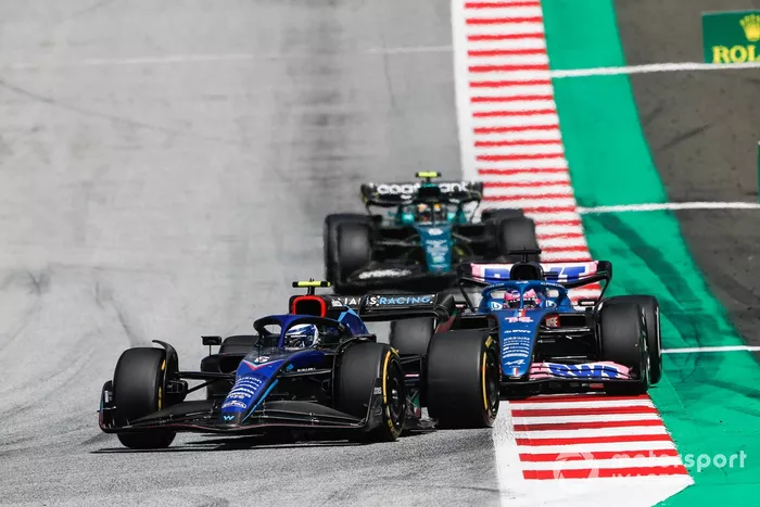 Nicholas Latifi, Williams FW44, Fernando Alonso, Alpine A522, Sebastian Vettel, Aston Martin AMR22