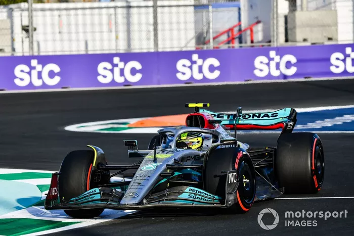 Lewis Hamilton, Mercedes W13