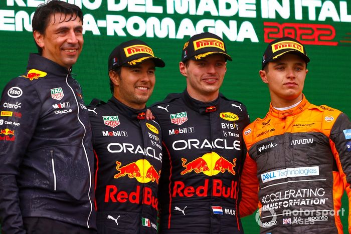 Podio: segundo lugar Sergio Pérez, Red Bull Racing, ganador Max Verstappen, Red Bull Racing, tercer lugar, Lando Norris, McLaren