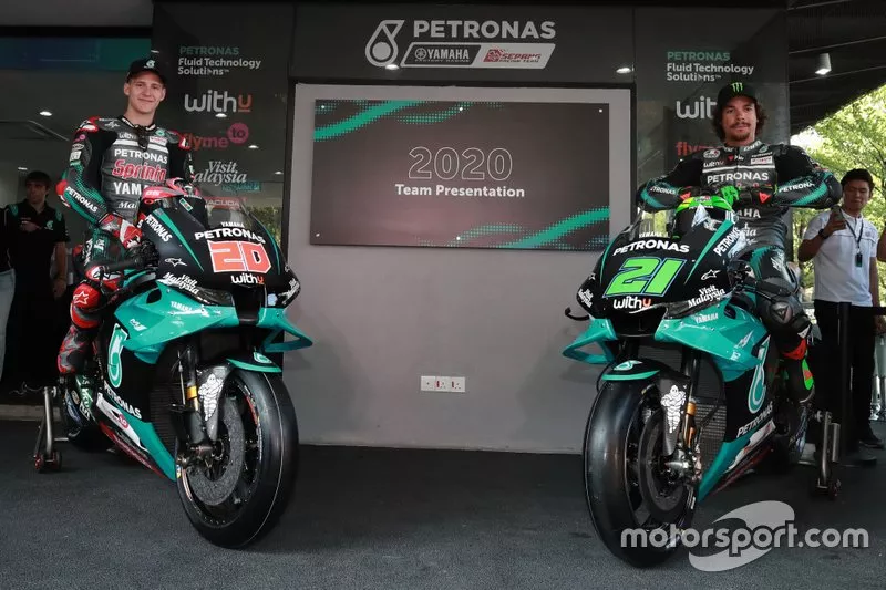 Pasa las flechas para ver las fotos de la presentación