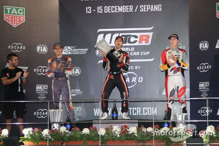 Podio: ganador Esteban Guerrieri, ALL-INKL.COM Münnich Motorsport Honda Civic Type R TCR, segundo lugar Mikel Azcona, PWR Racing CUPRA TCR, tercer lugar Johan Kristoffersson, SLR Volkswagen Volkswagen Golf GTI TCR