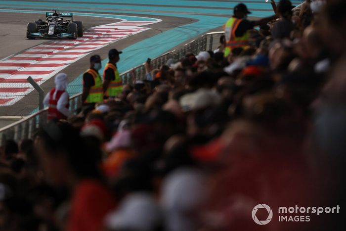 Lewis Hamilton, Mercedes W12