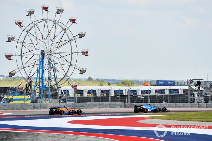 Fernando Alonso, Alpine A521, Daniel Ricciardo, McLaren MCL35M