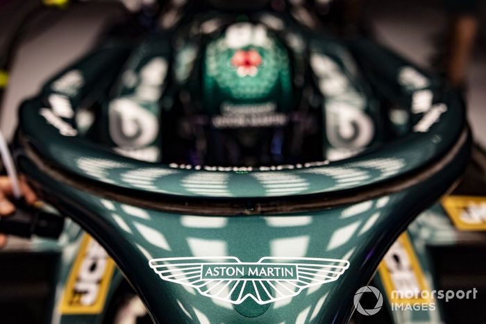 Logo de Aston Martin en el Halo de Lance Stroll, Aston Martin AMR21