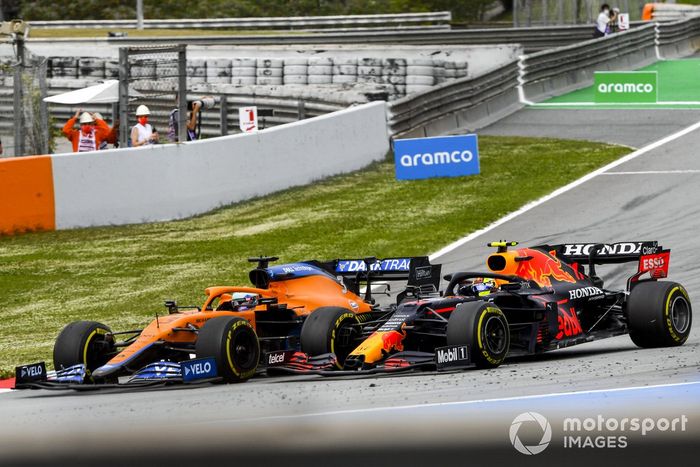 Daniel Ricciardo, McLaren MCL35M, Sergio Pérez, Red Bull Racing RB16B