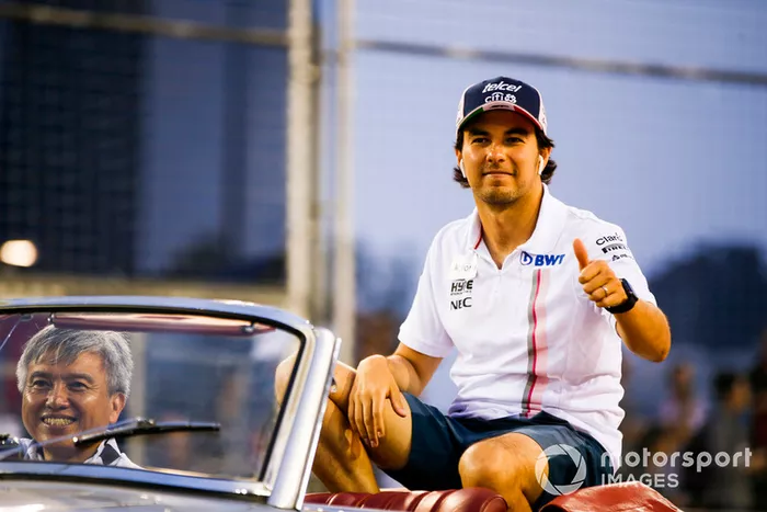 Sergio Perez, Racing Point Force India VJM1, en el desfile de pilotos 