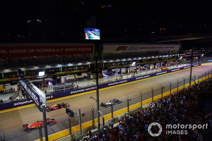 Lewis Hamilton, Mercedes-AMG F1 W09 líder al inicio