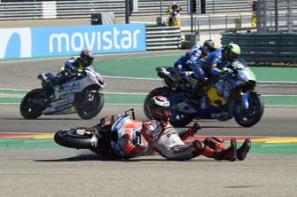 La caduta di Jorge Lorenzo, Ducati Team, alla partenza