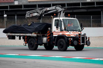 La Haas VF19 de Romain Grosjean est ramenée à son stand