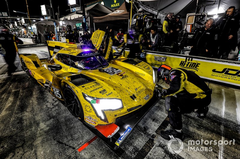 #85 JDC-Miller Motorsports Cadillac DPi, DPi: Misha Goikhberg, Tristan Vautier, Devlin DeFrancesco, Rubens Barrichello, pit stop