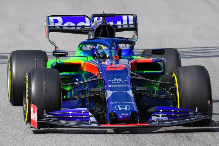 Alexander Albon, Scuderia Toro Rosso STR14, con parafina