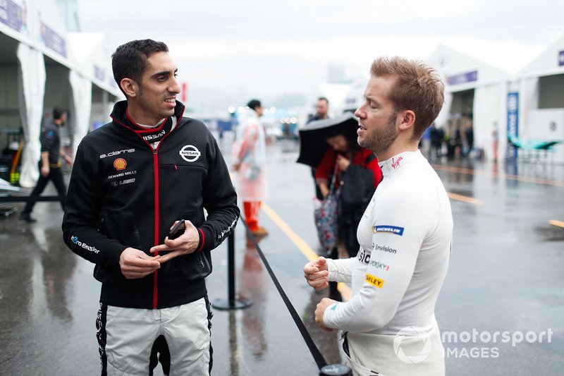 Sébastien Buemi, Nissan e.Dams, Sam Bird, Envision Virgin Racing chat in the pit lane