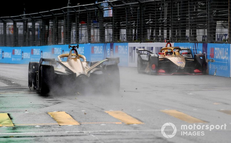 Jean-Eric Vergne, DS TECHEETAH, DS E-Tense FE19 spins on the straight, colliding with the wall as teammate Andre Lotterer, DS TECHEETAH, DS E-Tense FE19 passes by