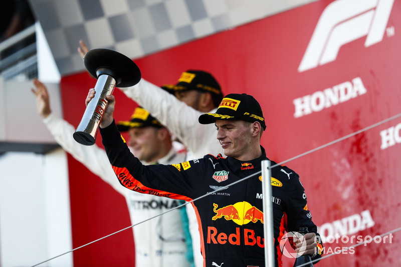 Il terzo classificato Max Verstappen, Red Bull Racing, sul podio