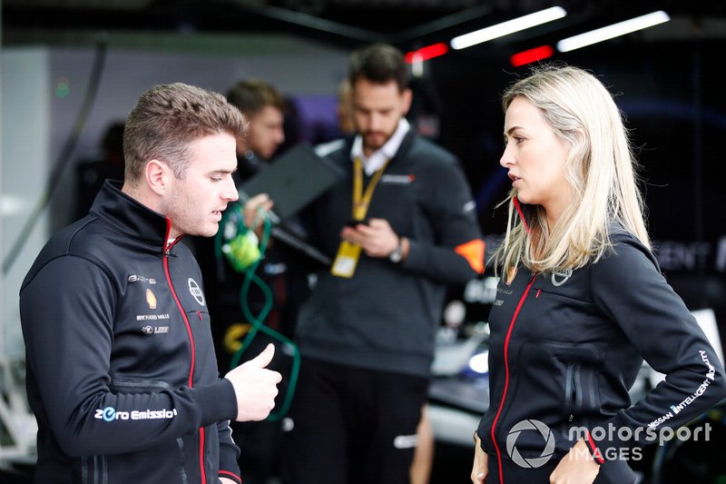 Oliver Rowland, Nissan e.Dams parla con Carmen Jorda,Nissan e.Dams