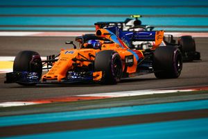 Fernando Alonso, McLaren MCL33 leads Kevin Magnussen, Haas F1 Team VF-18 