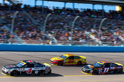 Kevin Harvick, Stewart-Haas Racing, Chevrolet; Joey Logano, Team Penske, Ford; Denny Hamlin, Joe Gib