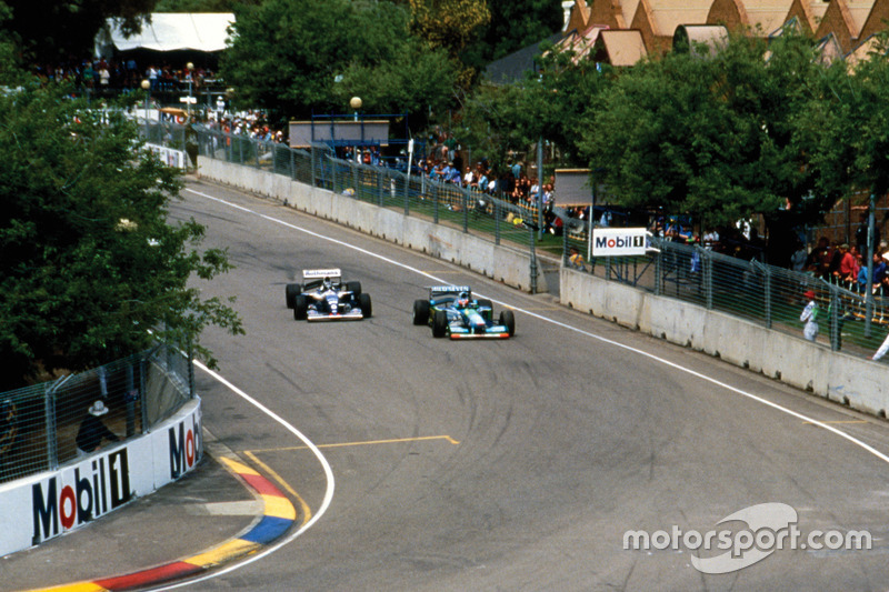 Michael Schumacher, Benetton B194 Ford führt vor Damon Hill, Williams FW16B Renault