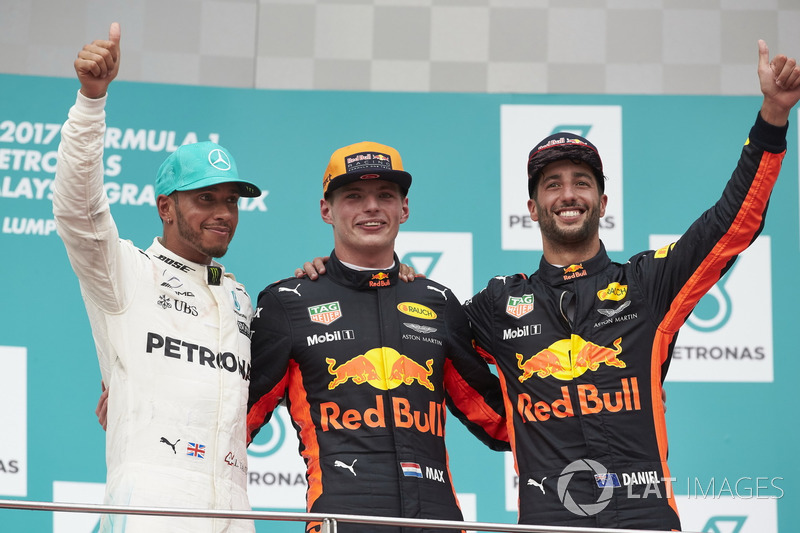 Tweede plaats Lewis Hamilton, Mercedes AMG F1, Max Verstappen, Red Bull Racing, racewinnaar, derde p