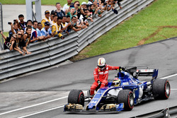 Sebastian Vettel, Ferrari hitches a lift, Pascal Wehrlein, Sauber C36