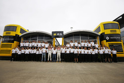 Test driver Sergey Sirotkin, René Arnoux. Jolyon Palmer, Renault Sport F1 Team, Nico Hulkenberg, Ren