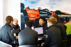 McLaren y Honda miembros del equipo en discución