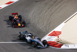 Lewis Hamilton, Mercedes AMG F1 W08; Max Verstappen, Red Bull Racing RB13